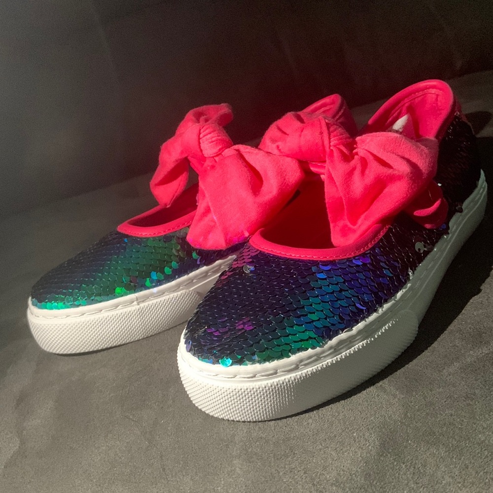 Velcro shoes
